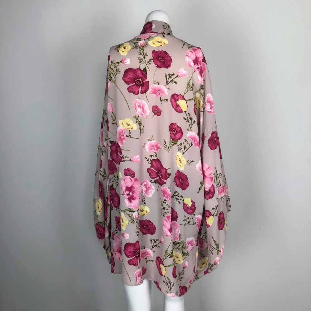 Bottlette Boutique Floral Pink Kimono Wrap Shrug - Picture 4 of 6
